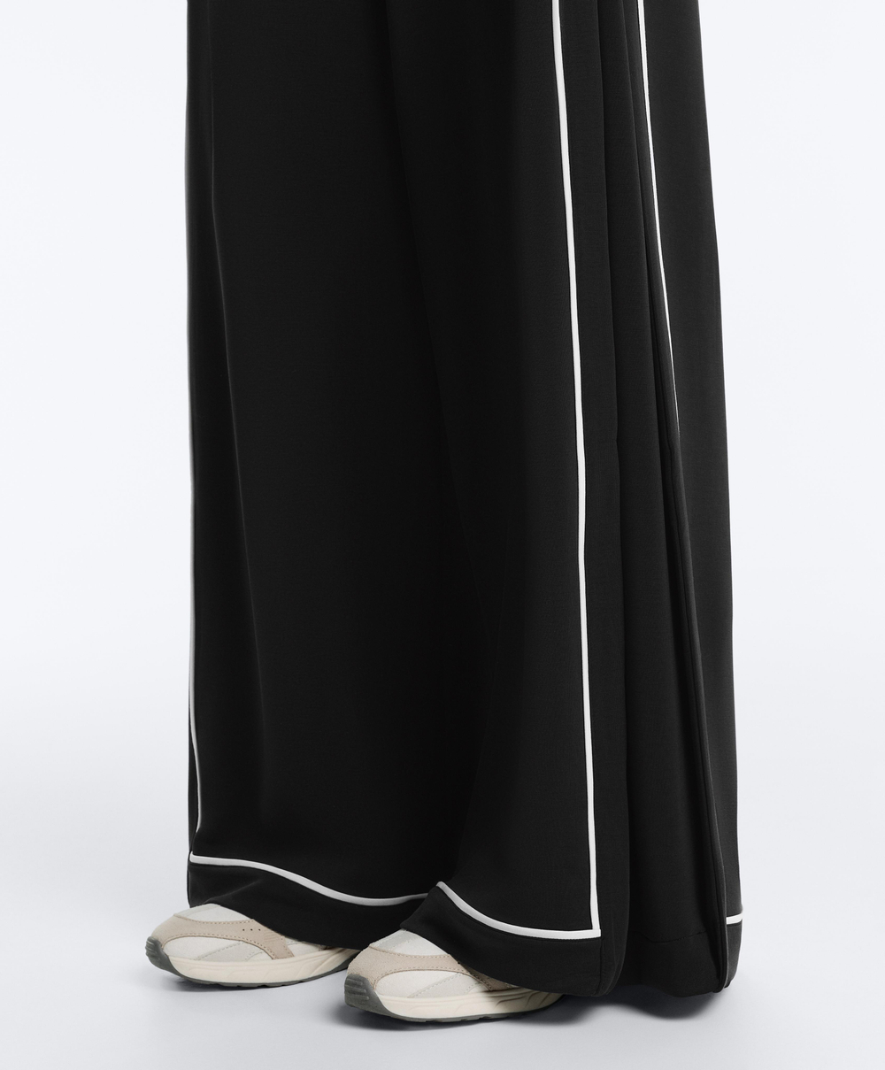OYSHO Широкие брюки из модала с контрастной окантовкой, черный