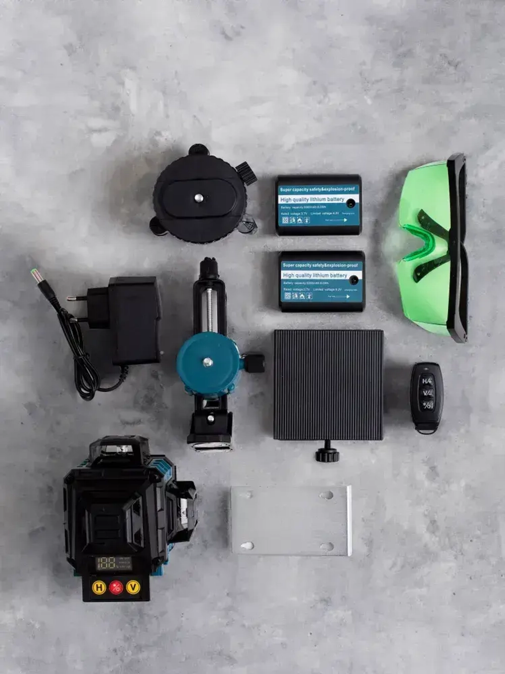 Профессиональный лазерный уровень строительный 360 4D / Нивелир, 16 лучей с пультом управления и штативом, Зеленый луч 360 градус