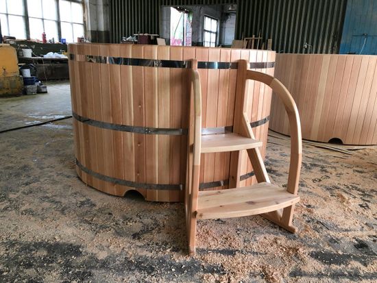 Круглая купель из кедра