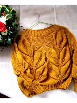Свитер с листьями