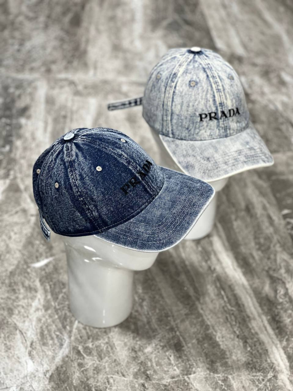 Бейсболка Prada
