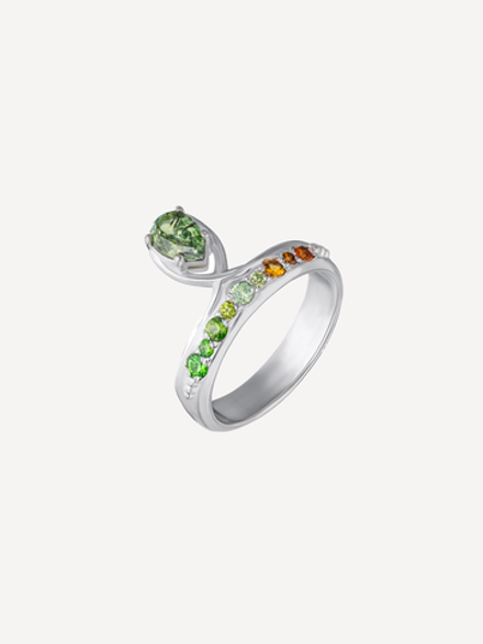 Кольцо из серебра со вставками из демантоидов