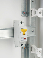 KARAT Автоматический выключатель ВА47-60M 1P C 25А 6кА IEK