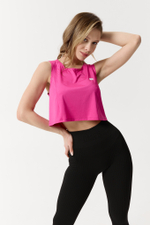 Майка с разрезом на спине