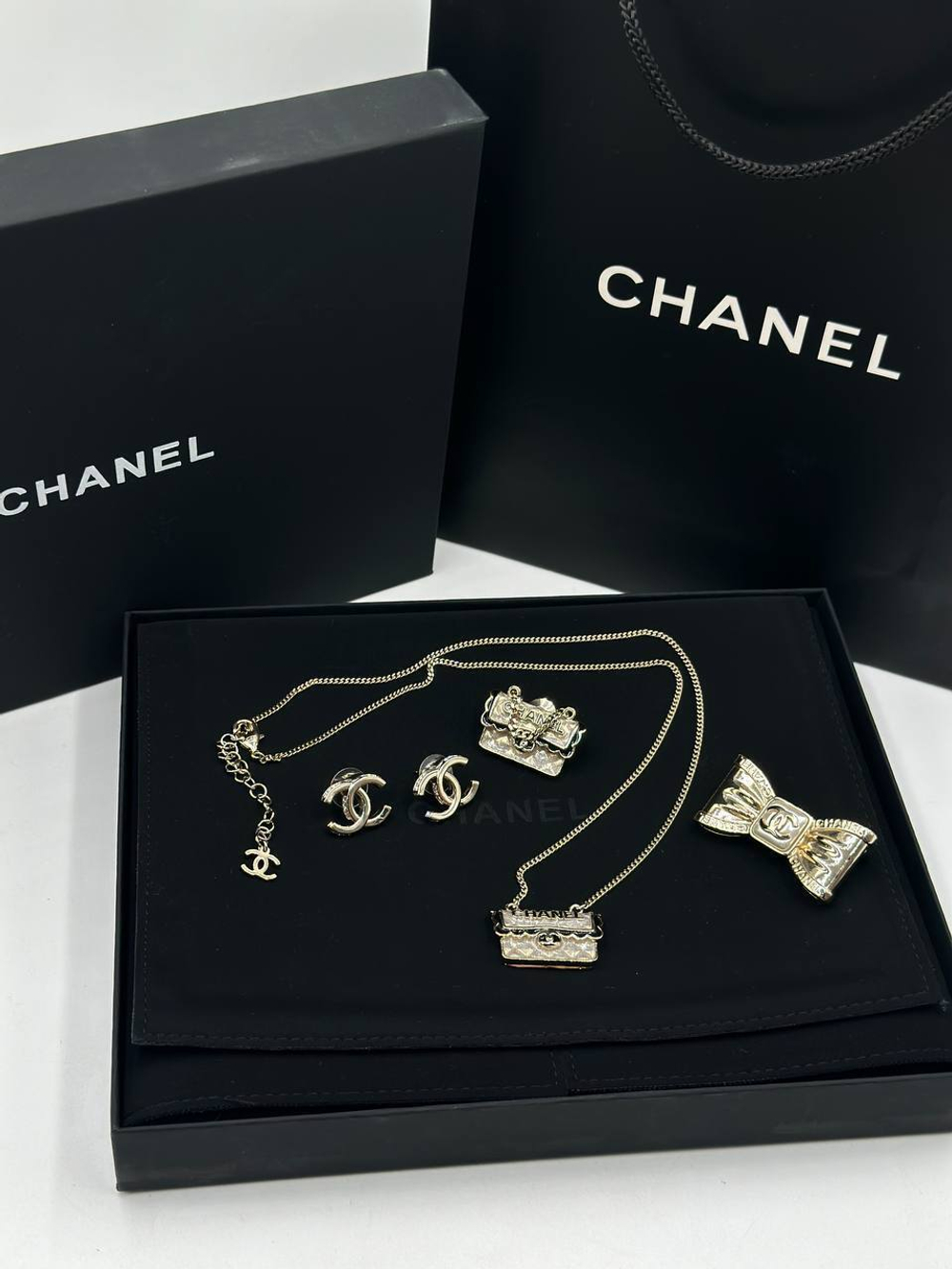 Брошь CHANEL