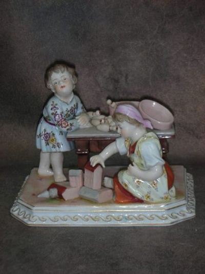 Статуэтка. Фарфор. Дети играют. Volkstedt. Германия