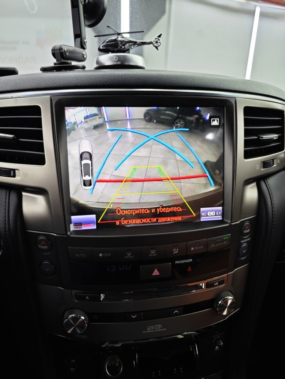 Магнитола для Lexus LX570 2007-2015 - Radiola RDL-LEX-LX08-DH монитор 10.4" на Android 13, TS20, 8+256Гб, CarPlay, 4G SIM-слот