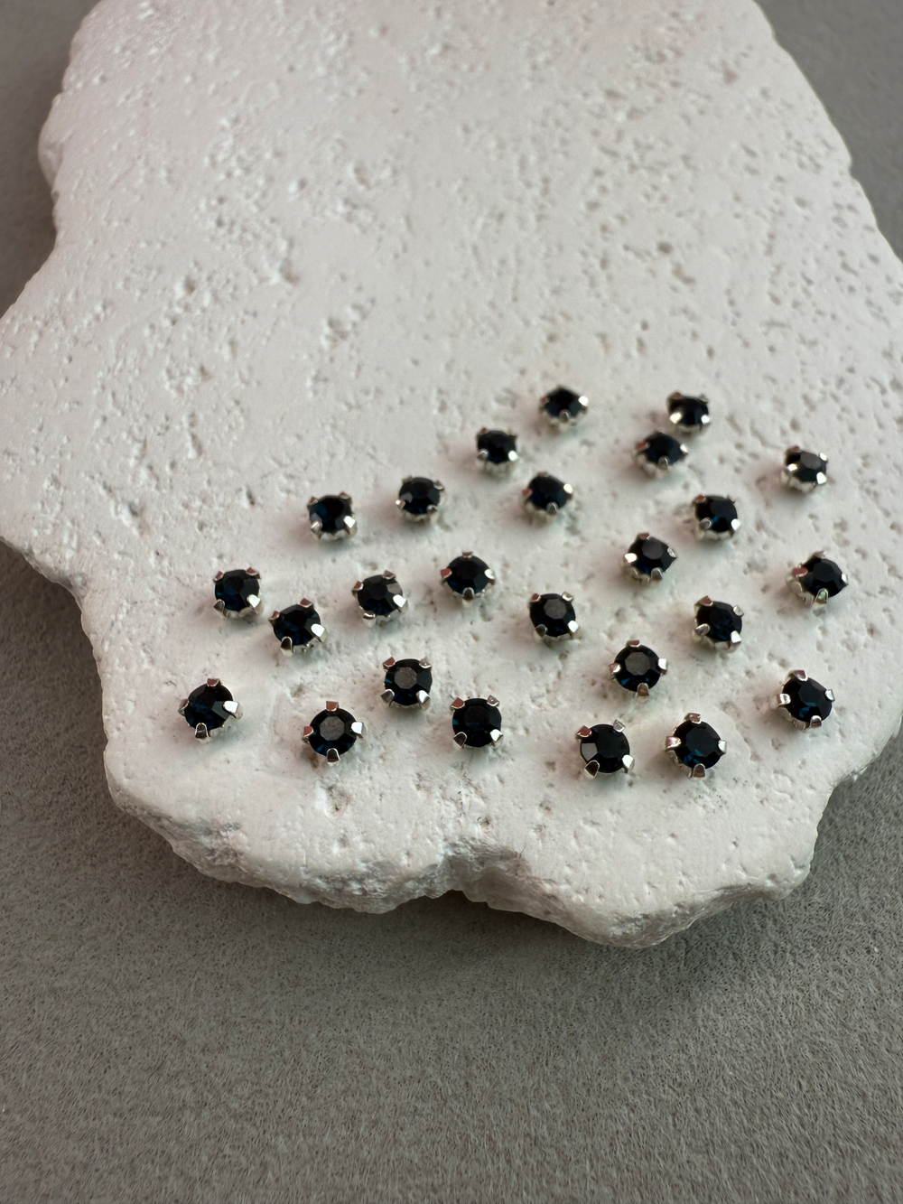 Шатоны 4 мм, Темно-синий в серебре, 25 шт