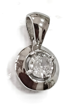 Ювелирная подвеска из серебра с фианитом