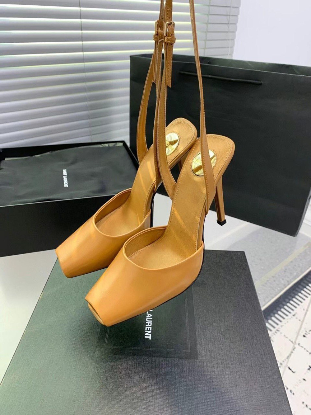 Босоножки Yves Saint Laurent, арт. 474065787