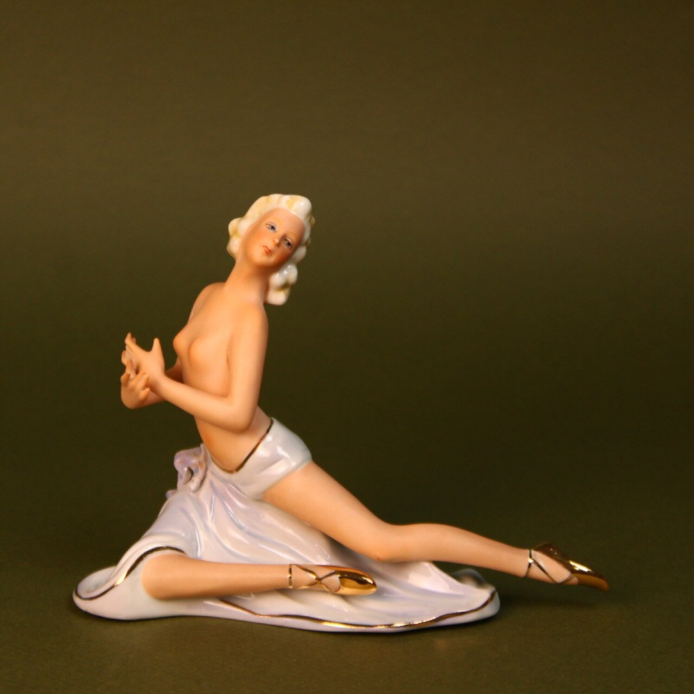 «Юная красавица в танце»