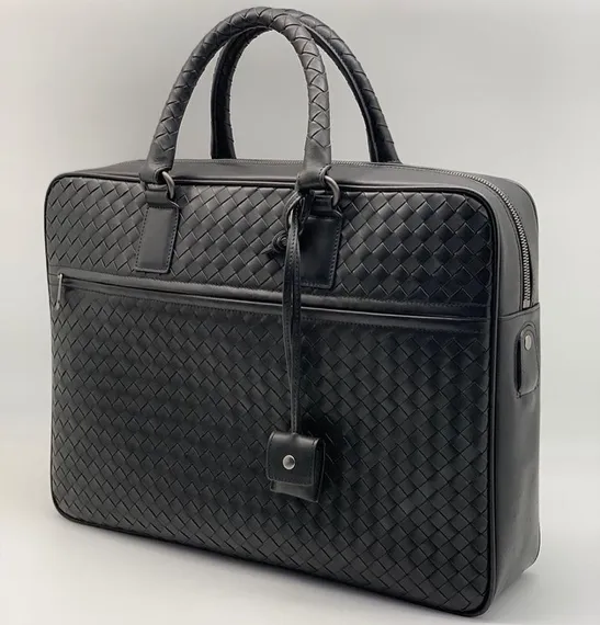 Кожаный портфель Bottega Veneta с плечевым ремнем