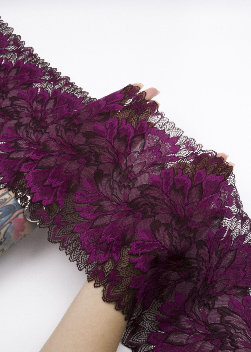 Эластичное кружево сливовое ширина 20 см