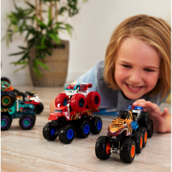 Hot Wheels - Monster Trucks 6-колесный грузовик 1:64 Bone Shaker HWN89 / артикул HWN86 HWN89 / GTIN 194735217618