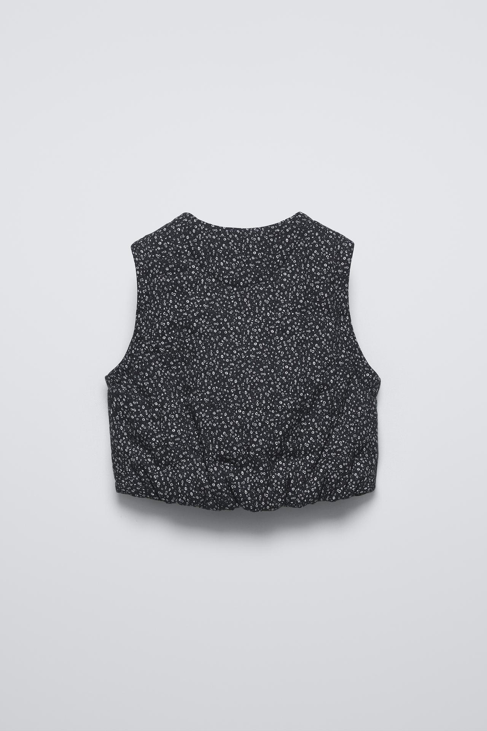 ZARA СТЕГАНЫЙ ЖИЛЕТ С ЦВЕТОЧНЫМ ПРИНТОМ, ЧЕРНЫЙ