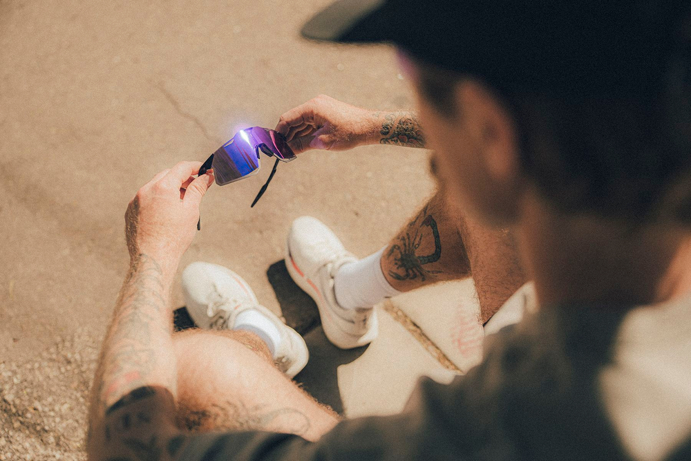 Спортивные очки 100% HYPERCRAFT Gloss Black - Purple Flash Mirror Photochromic Lens