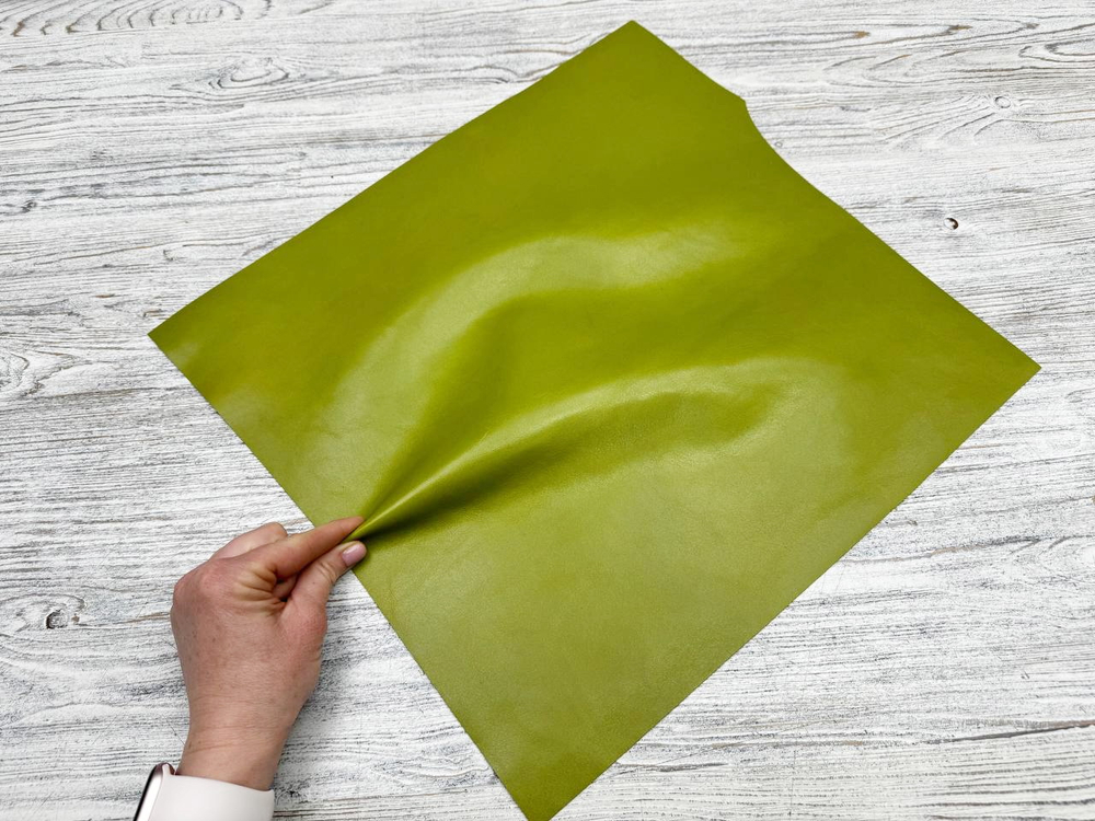 Натуральная кожа цвета зеленого яблока