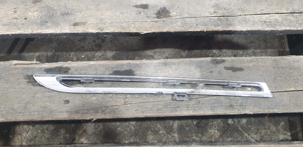 Молдинг решетки радиатора левый верхний Mercedes GLC (X253) 15-19 Б/У Оригинал A2538880185