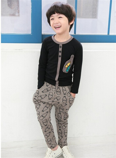 Костюм детский из лонгслива и брюк с принтами бутылок и надписями