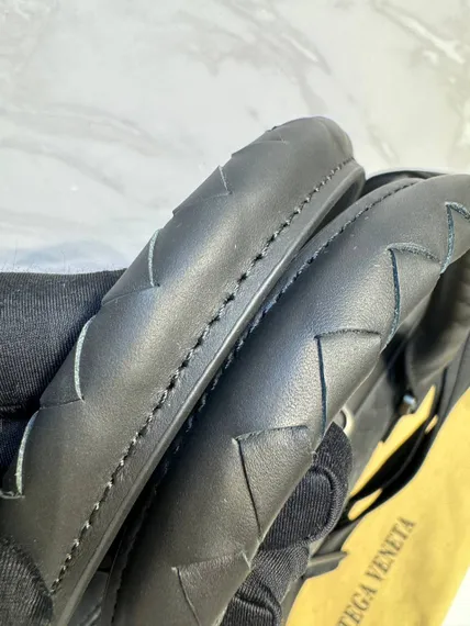 Кожаный портфель Bottega Veneta с плечевым ремнем