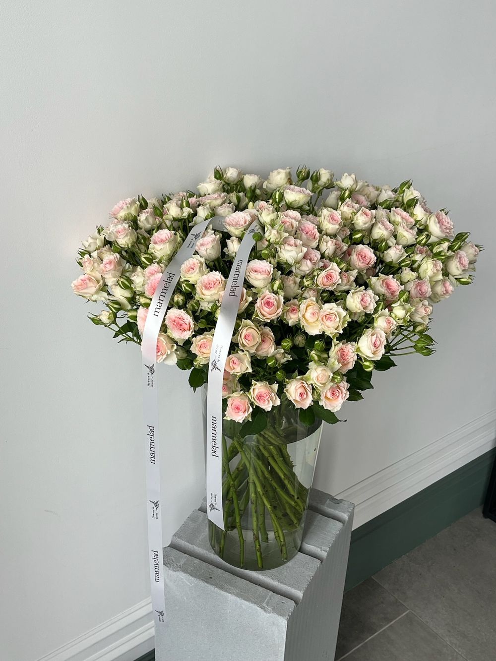 Кустовая роза в нежном оттенке