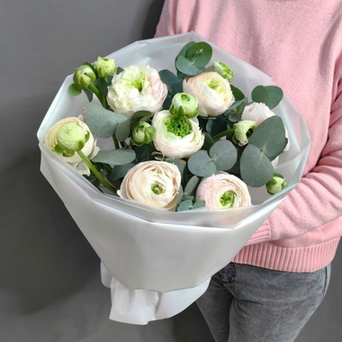 Букет из 7 ранункулюсов