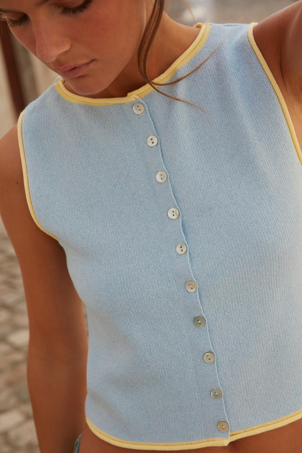 ZARA ТРИКОТАЖНЫЙ ТОП С КОНТРАСТНОЙ ОКАНТОВКОЙ, СИНИЙ