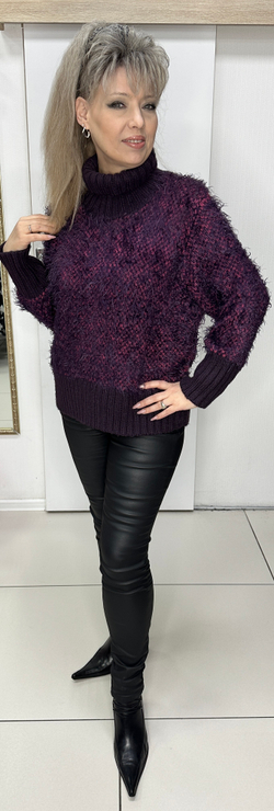 Короткий немецкий свитер с ворсинками