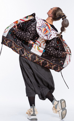 Двусторонняя куртка "Будни и праздник", по мотивам абстрактной живописи Василия Кандинского и древнего скифского ковра