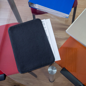 Чехол для MacBook 13-14' и документов из кожи теленка, черный с коричневым подкладом