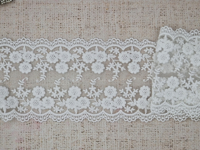 Вышивка на сетке, ш. 11,5 см, молочный