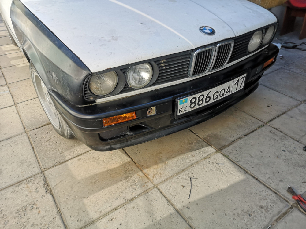 BMW E30 Крыло левое (Реплика "Стекловолокно")