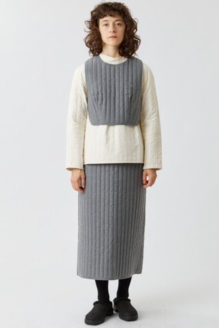 Жилет стеганый в серую елочку