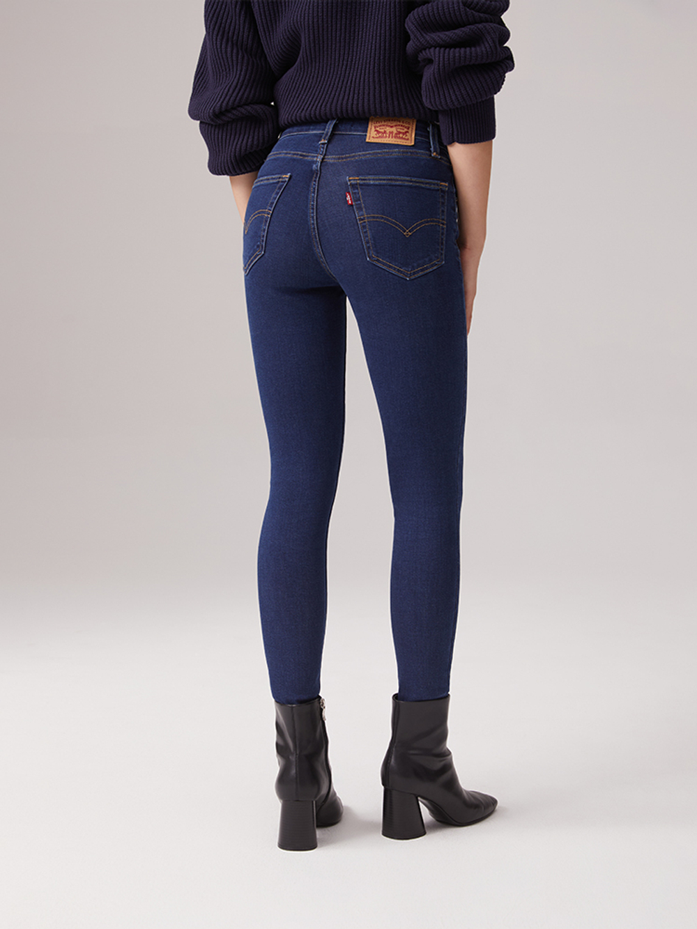 Женские облегающие джинсы с завышенной талией Levi's 721 High Rise Skinny 18882-0854