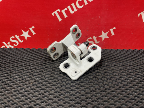 Петля двери правой 2016 год.