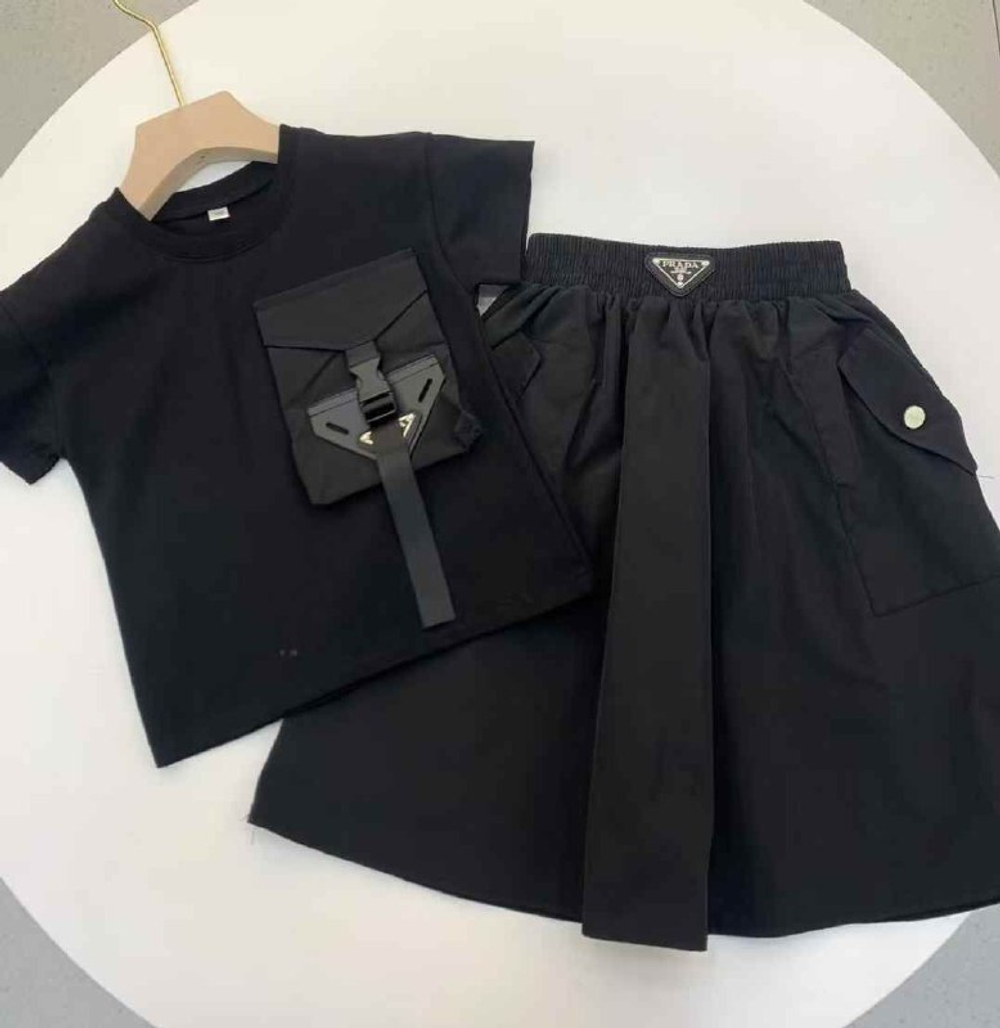 Юбка и стильная футболка с кармашком Prada для девочки