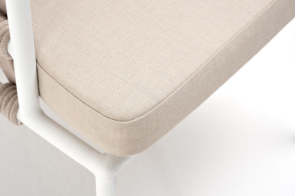 "Диего" стул плетеный из роупа, каркас из стали белый муар, роуп бежевый круглый, ткань бежевая 15052