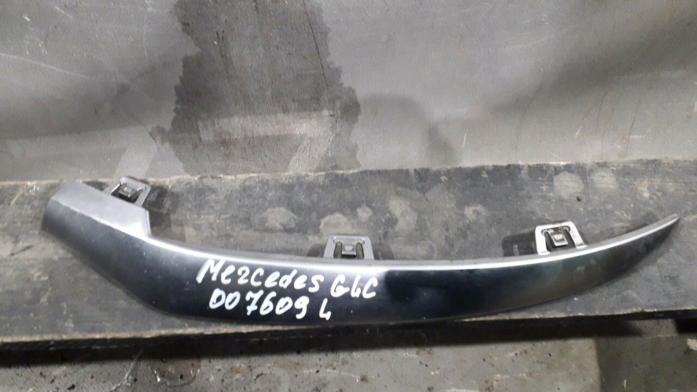 Молдинг переднего бампера левый GLC (X253) 15-19 Б/У Оригинал A2538852700