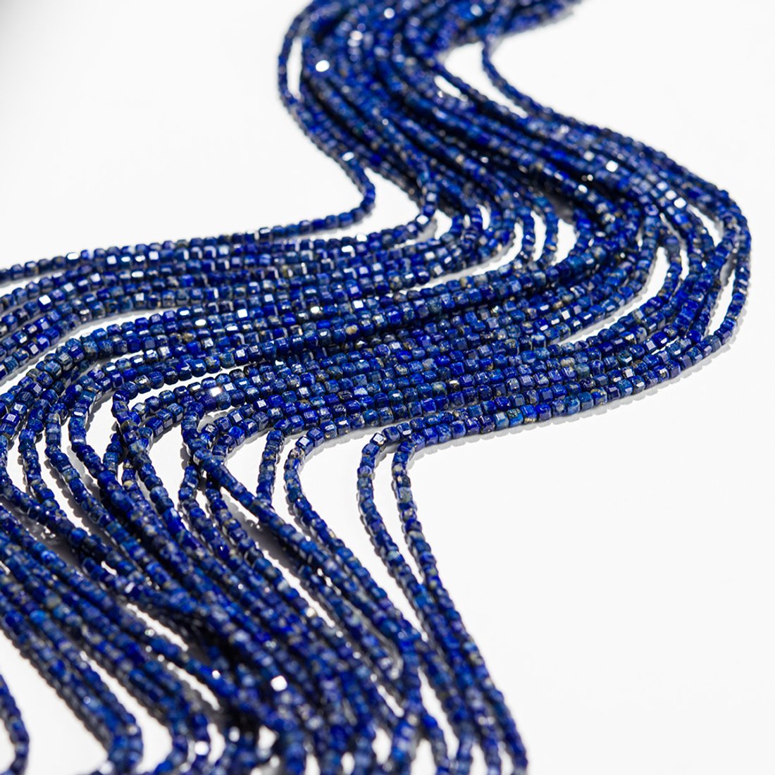 Лазурит натуральный с пиритом, куб 2,7мм, микроогранка