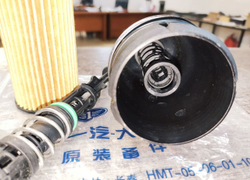 Корпус масляного фильтра со штоком VAG