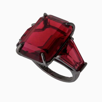 Серебряное кольцо с красным цирконом