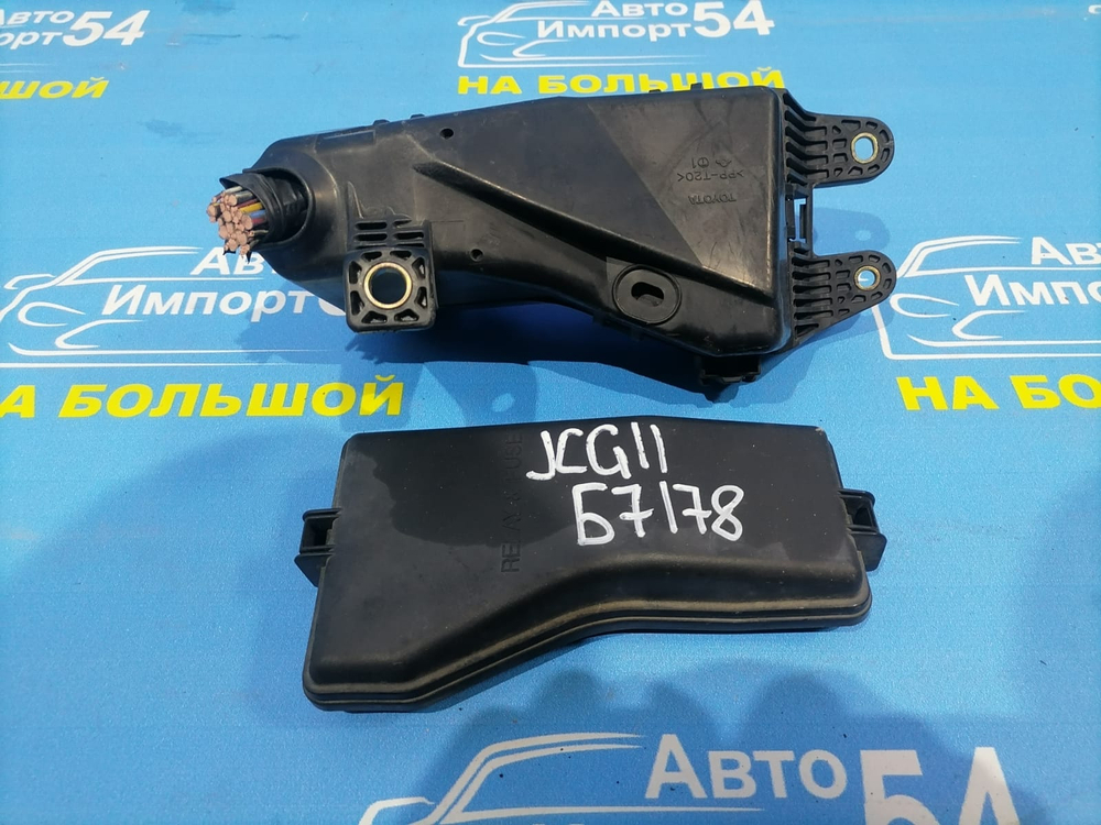 Блок предохранителей подкапотный TOYOTA PROGRES 1998-2007