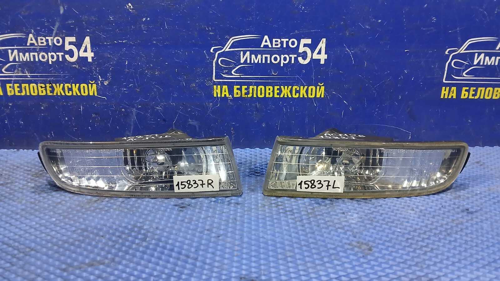 Туманка правая TOYOTA IPSUM 2001-2003