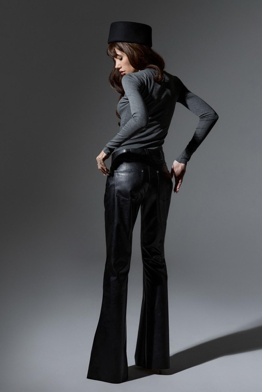 Брюки клеш из эко-кожи, черный