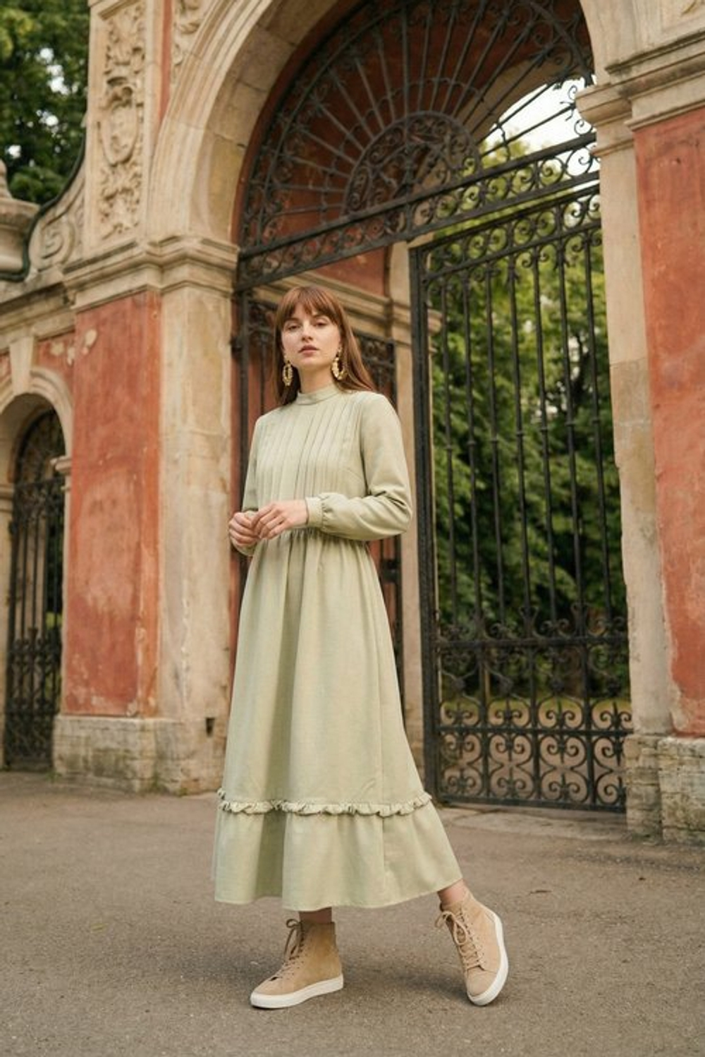 Гармоничное платье из шерсти с рюшей