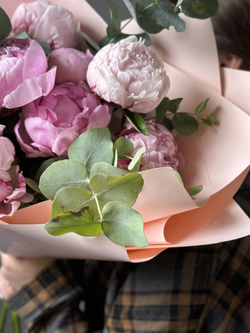 «Букет пионов с эвкалиптом»