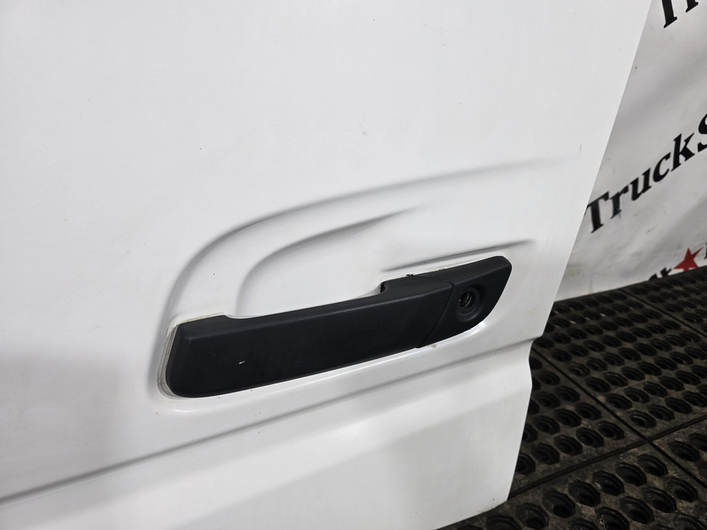 Дверь левая