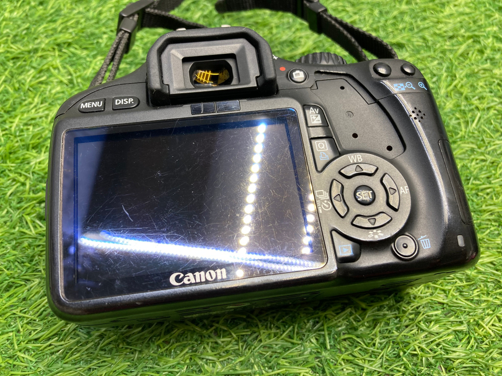 Canon 550D kit 18-55mm 3.5-5.6 IS 40.000 кадров
