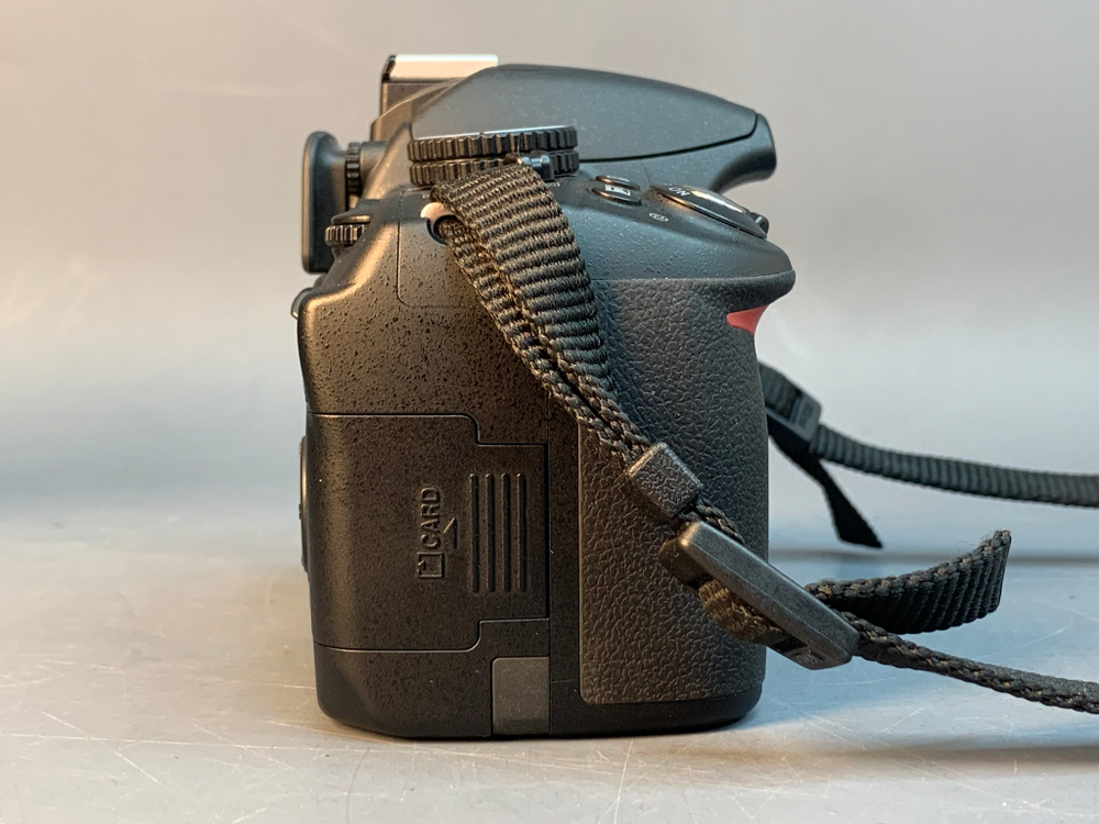 Nikon D3100 Kit 18-55mm 1000 кадров пробега