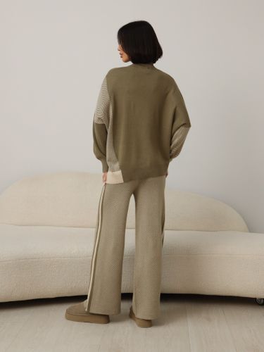 Костюм из кашемира цвета хаки